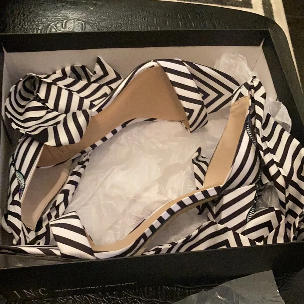INC International Concepts satin striped black and white heels - Picture 7 of 8